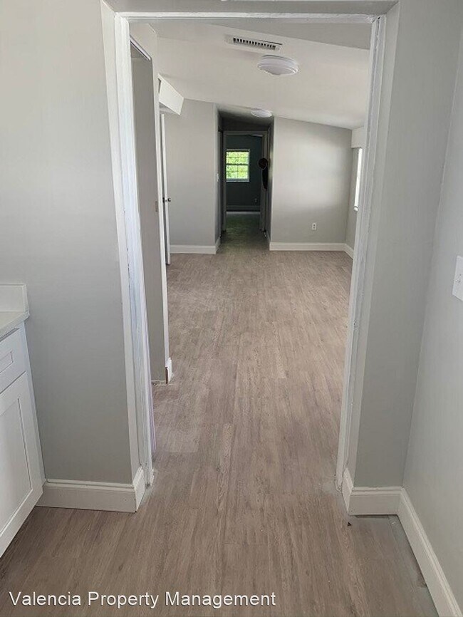 Building Photo - 4406 W Paris St