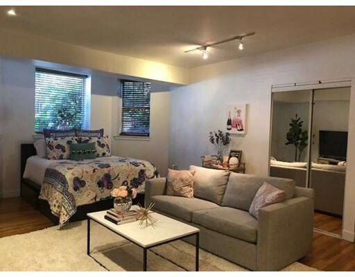 Building Photo - 236 Beacon St