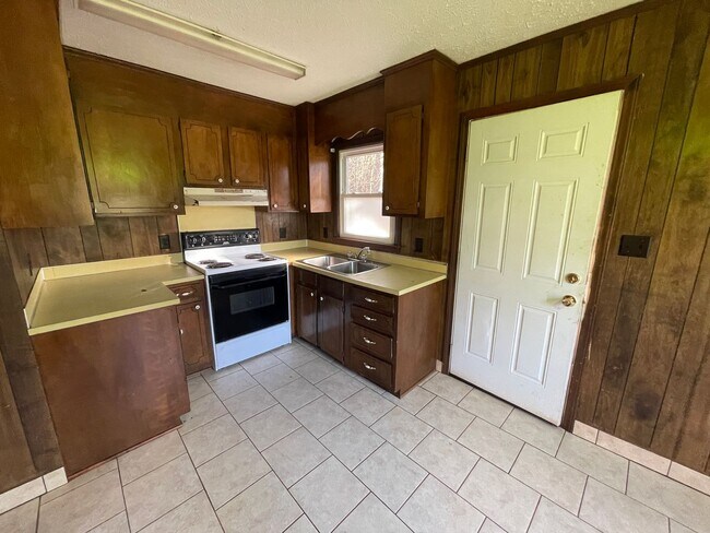 Building Photo - 2 bedroom duplex apartment for rent