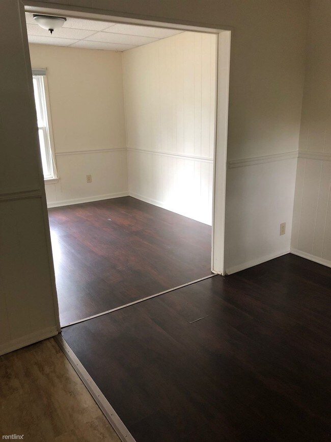 Building Photo - 2 br, 1.5 bath House - 412 E Lawrence St