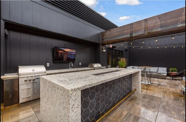 Foto del edificio - 728 3rd St N