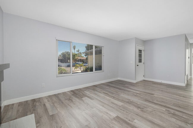 Building Photo - 9994 Parkdale Ave