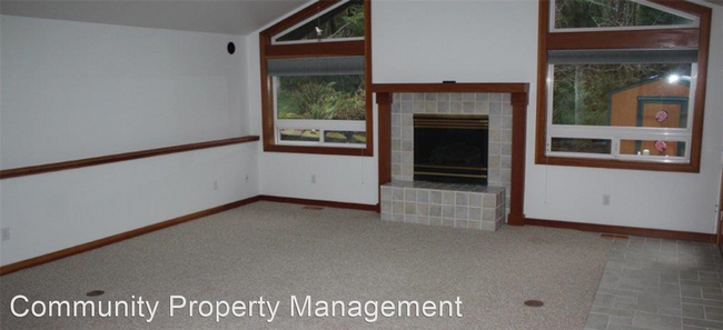Foto del edificio - 3 br, 2.5 bath House - 715 North Laurel St...