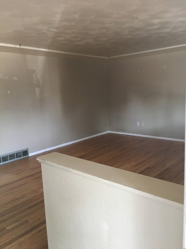 Foto del edificio - 5 Bedroom Home Near Mitchell High School