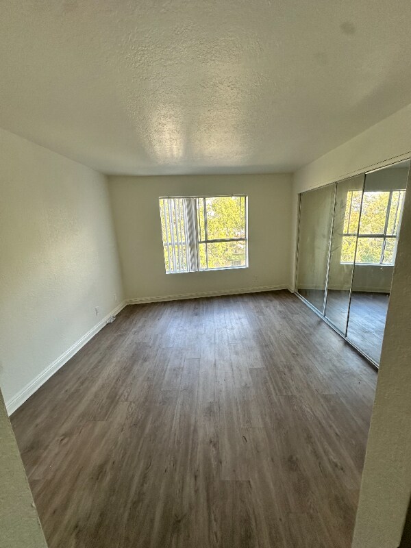 Building Photo - 15009 Moorpark St