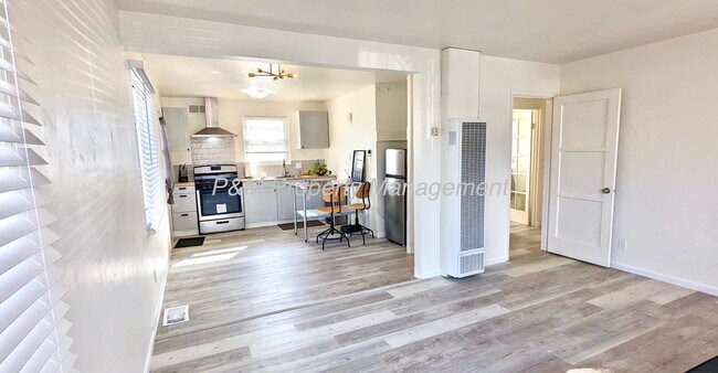 Cocina abierta - 7437 Hyatt St