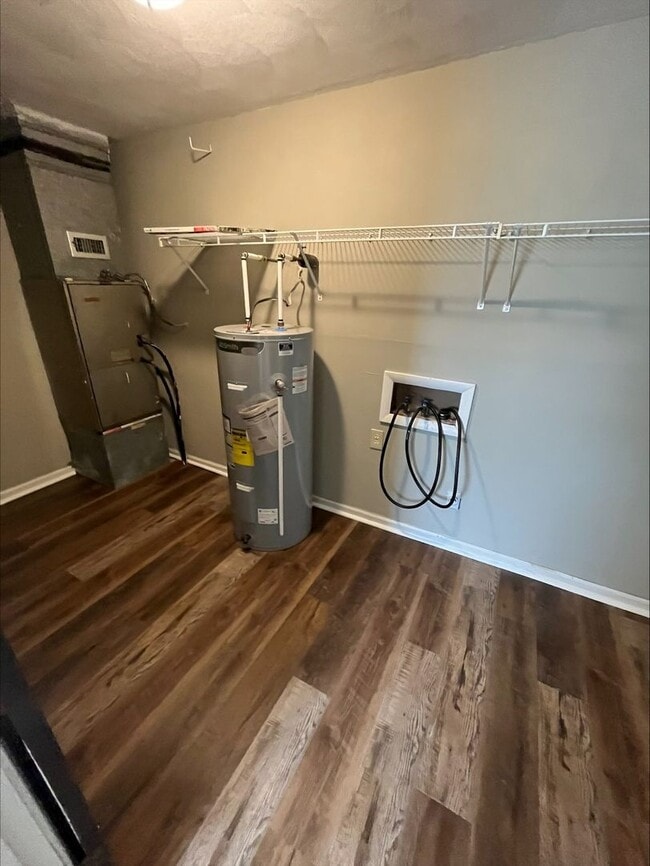 Interior Photo - FIELDCREST APARTMENTS