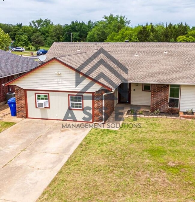 Building Photo - 1605 Blessing Ct