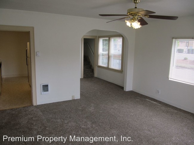 Building Photo - 226 McNary Ave NW