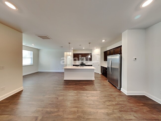 Building Photo - 578 Rivermist Dr