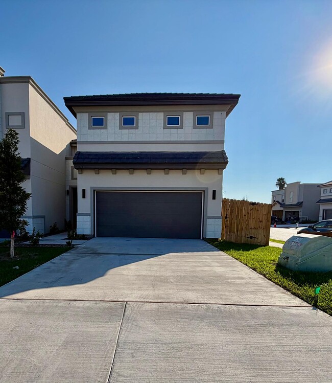 Building Photo - 2202 Corales St