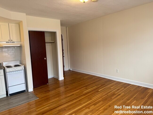 Building Photo - 168 N Beacon St