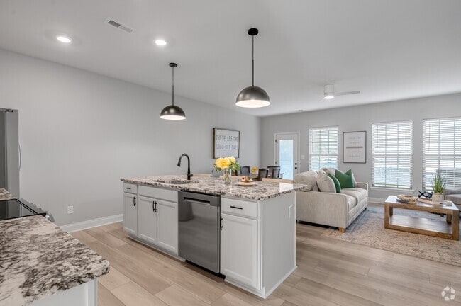 Building Photo - Bellingham Park Townhomes - IMMEDIATE MOVE IN
