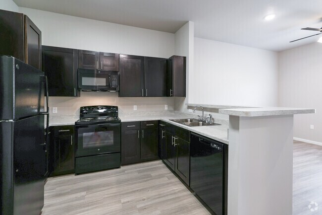 1 habitación, 1 baño - 702 pies cuadrados - Cocina - Coweta Trails I & II