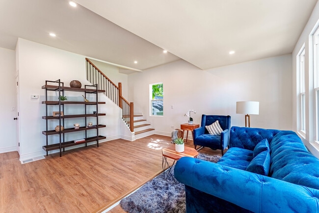 Foto del edificio - 2343 Ridgeland Ave