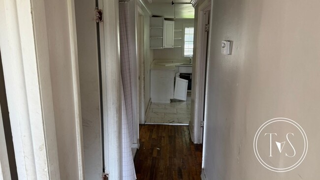 Foto del edificio - RATE DROP ALERT (was $1600/month)!