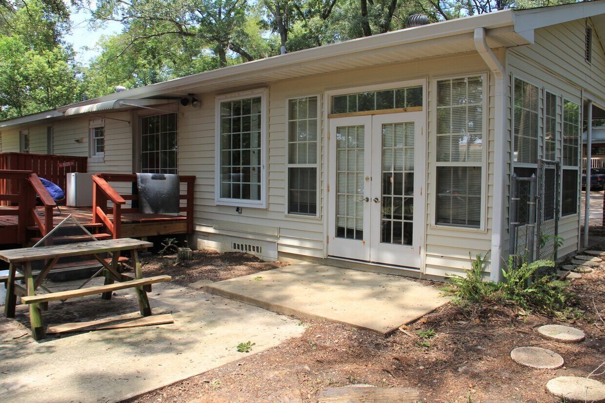 Building Photo - 1903 Crabapple Dr