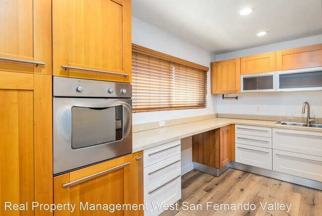 Building Photo - 3 br, 2 bath House - 4612 Park Granada  #54