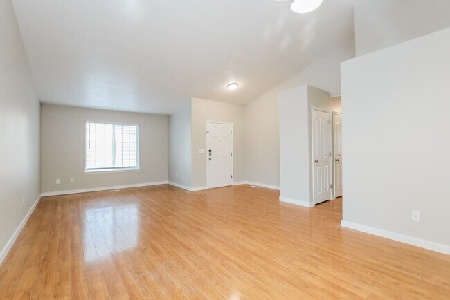 Building Photo - 8558 Maul Oak Dr