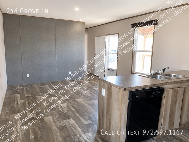 Foto del edificio - 246 Grove Ln