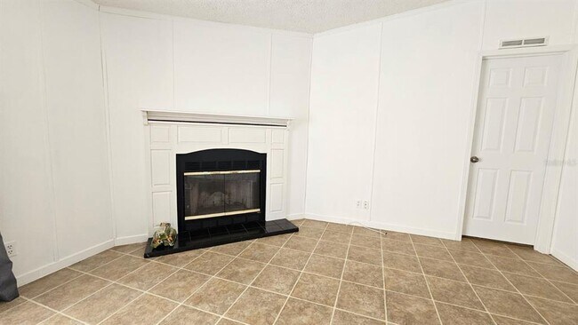 Building Photo - 13417 Tyrone St