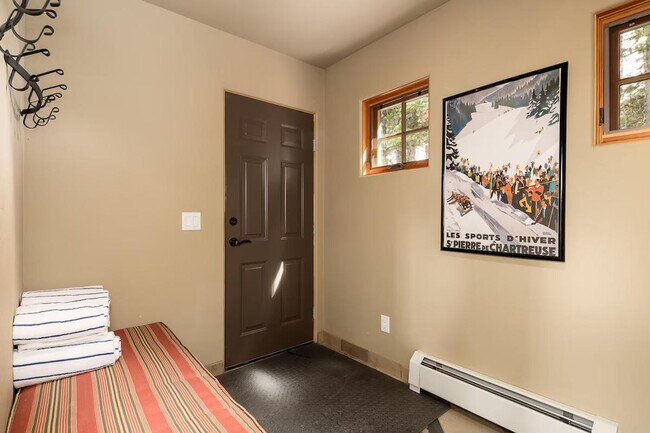 Foto del edificio - 4 Mountain Home Rd