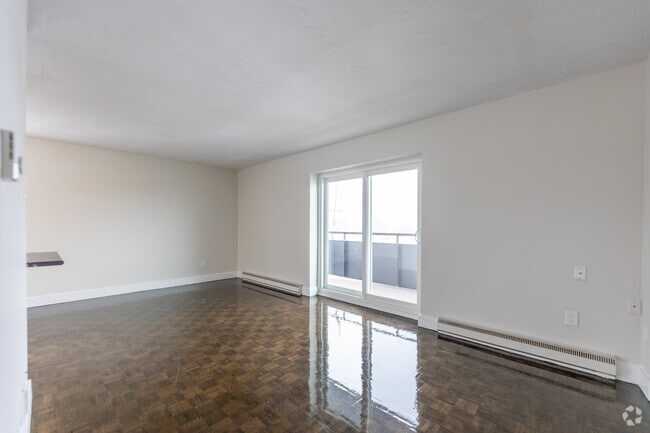 1BR, 1BA - Living Room - 252 King Street East