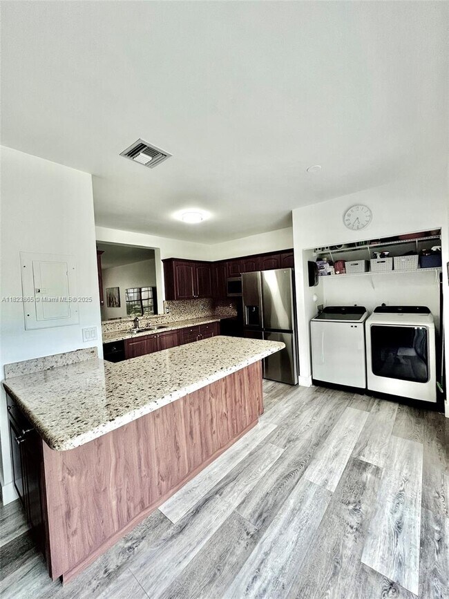 Foto del edificio - 16206 Emerald Cove Rd