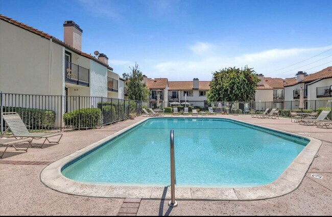 Building Photo - 5538 Las Virgenes Rd