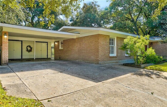 Foto del edificio - 6403 Shoal Creek Blvd