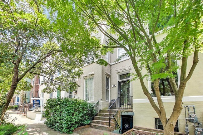 V Street NW - V Street NW Apartment
