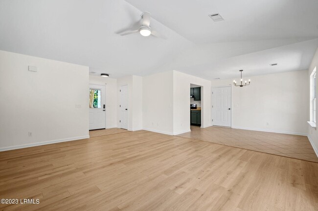 Building Photo - 7 Grandiflora Ln