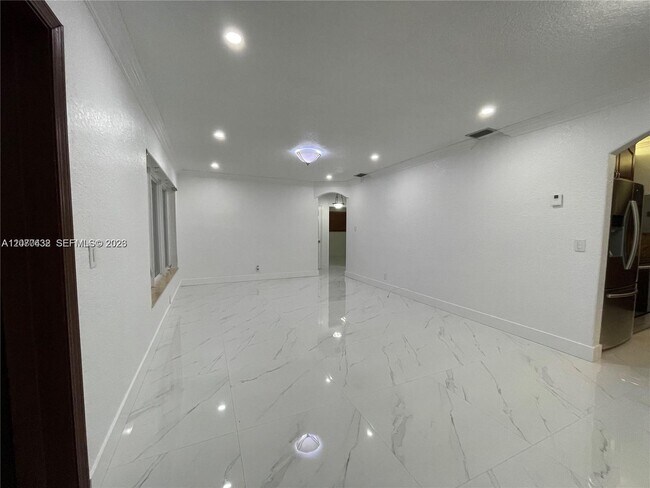 Foto del edificio - 6102 SW 13th St