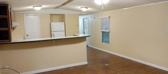 Building Photo - 853 Lovejoy Rd