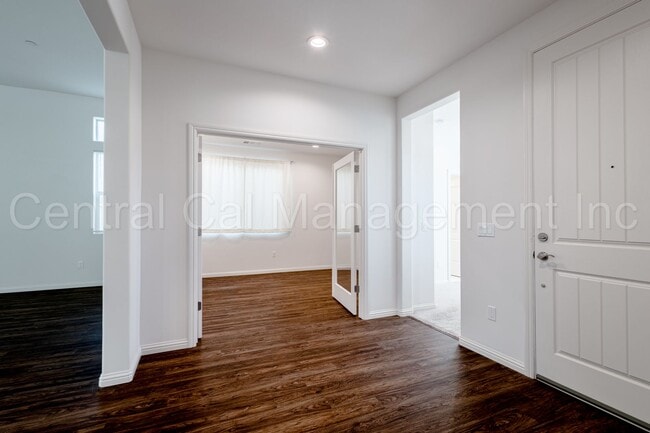 Building Photo - 4 Bedroom/3 Bath Home with Office and Paid...