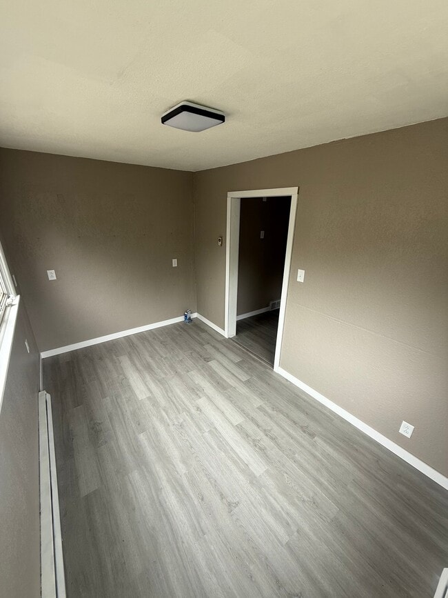 Building Photo - 409 N 77th Ave W