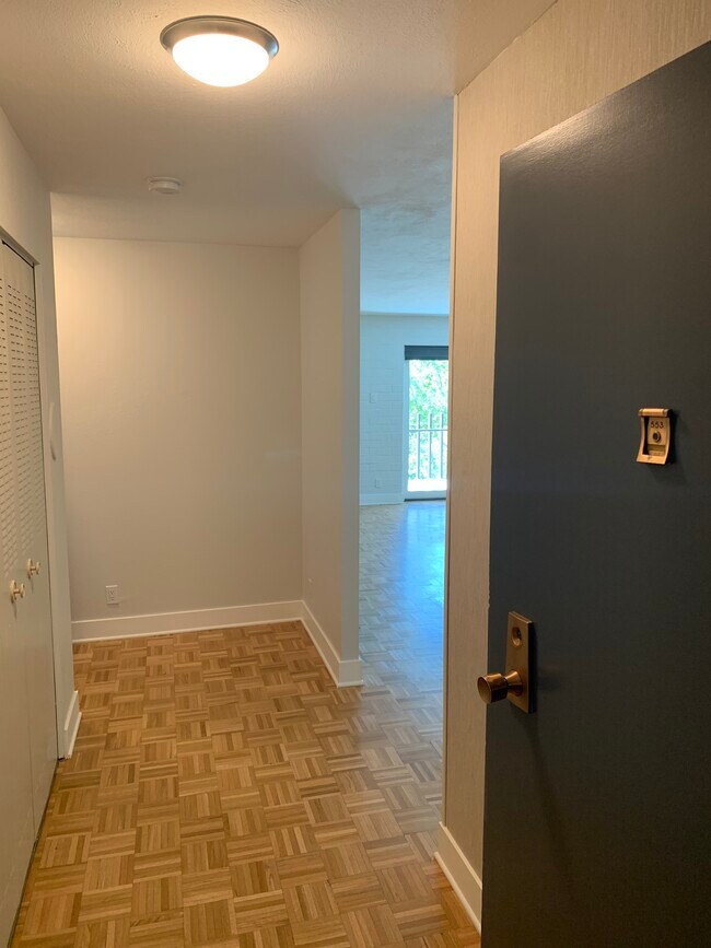 Foto del edificio - 460 S Marion St Pkwy