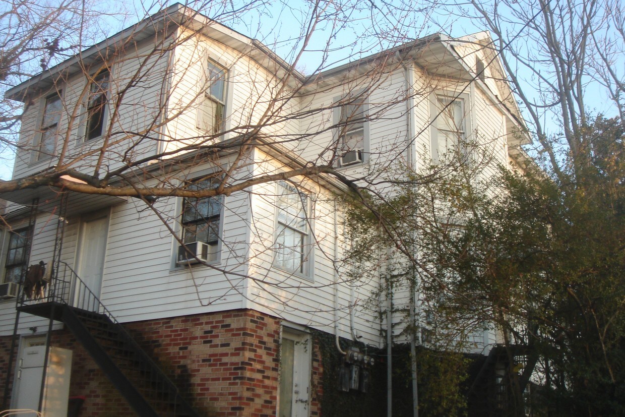 Building Photo - 1647 Highland Ave