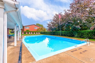Building Photo - White Oak Apartments