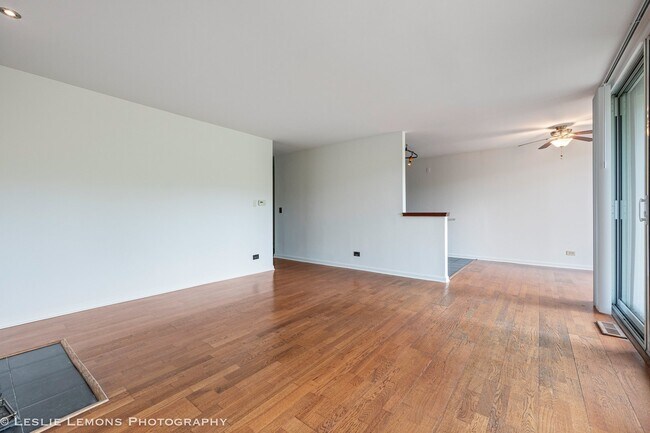 Foto del edificio - 6004 E Lake Dr