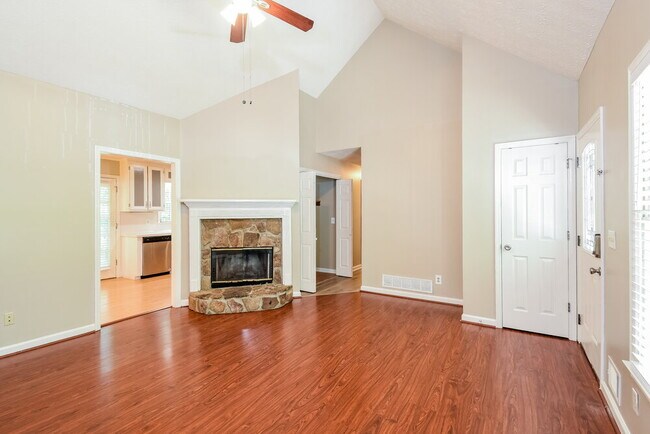 Building Photo - 503 Brooksdale Dr