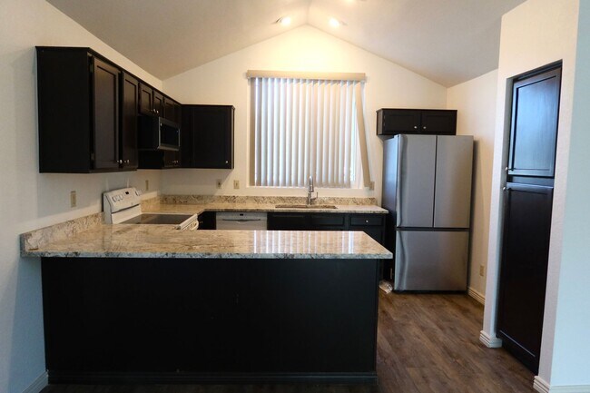 Foto del edificio - Spacious Updated 3 Bed/2 Bath in Excellent Peoria Location