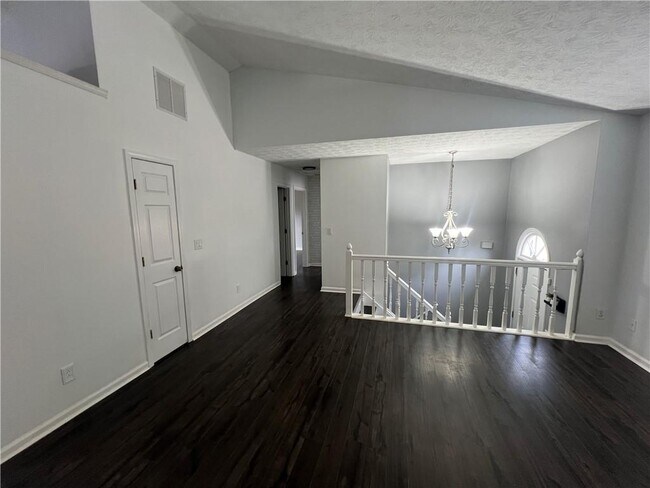 Foto del edificio - 5568 Elderberry Ln