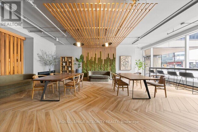 Photo du bâtiment - 161 Laurier Ave W