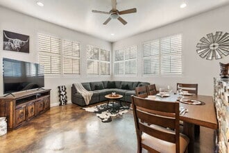 Building Photo - 2612 Carnarvon Ln