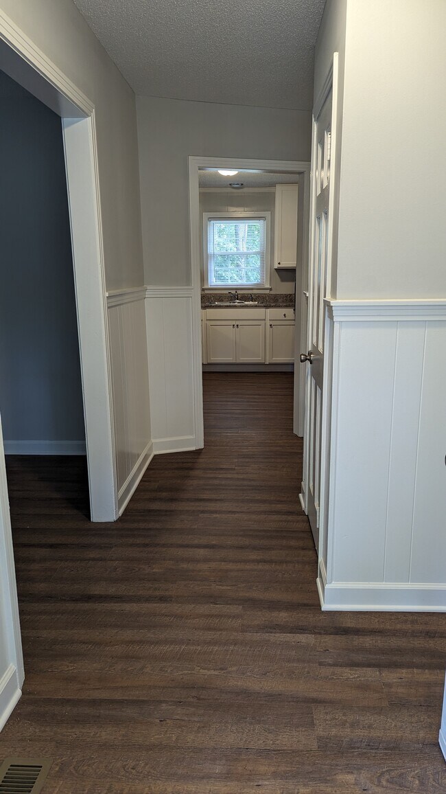 Foto del edificio - 319 Rhynewood Dr