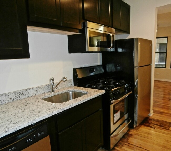 Building Photo - 4746 N Sacramento Ave