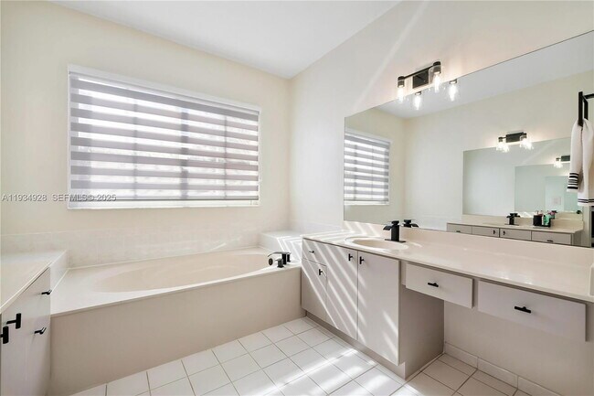 Foto del edificio - 8354 NW 142nd St