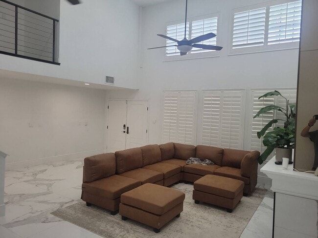 Building Photo - BEAUITFUL PROPERTY WITH A POOL AND SPA!