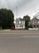 Building Photo - 320 31st St